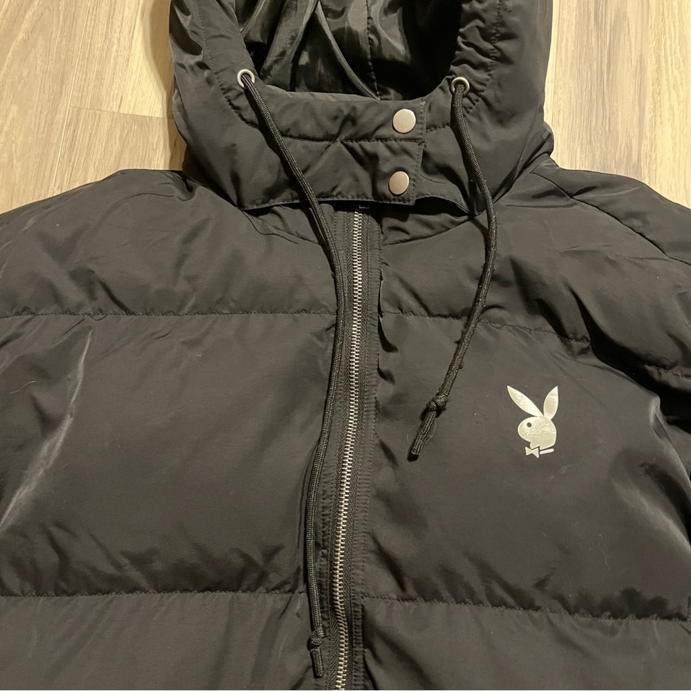 Playboy by Pacsun 2020 Enterprises Black Puffer Jacket - Picture 3 of 8
